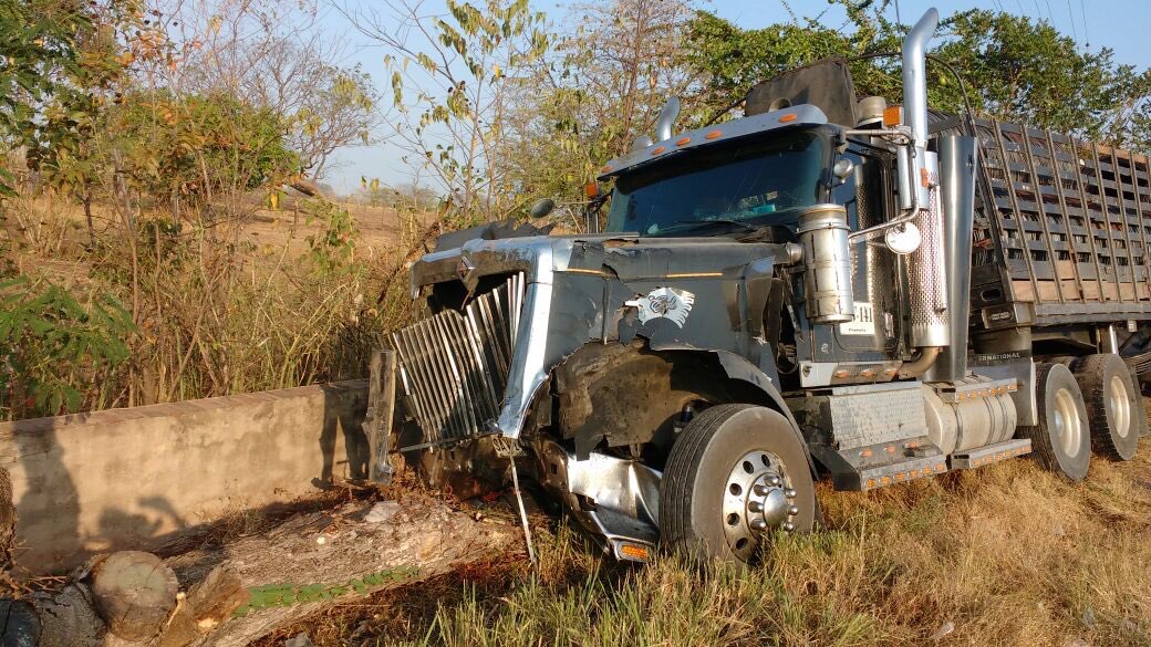 Choque entre camiones dejó una mujer muerta entre Bosconia- El ... - ElPilón.com.co (Registro)