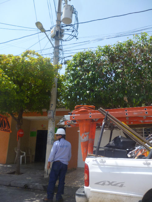 El transformador averiado está localizado en la calle 13B, frente a la casa demarcada con el número 4-17, barrio La Guajira.

