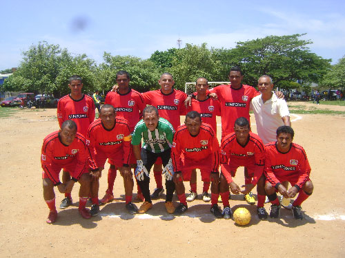 Juank Sport ganó ayer el título del torneo de fútbol 7, categoría Veteranos, realizado en la cancha de Arizona. Foto Yolís Díaz Arrieta/El Pilón.

