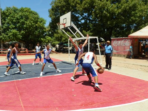 En las canchas de los barrios Garupal y Los Cortijos, este fin de semana se desarrollaron los partidos que hicieron parte de las semifinales de la Copa Municipal de Baloncesto. EL PILÓN/ Archivo.
