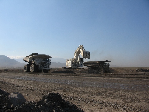 En la zona minera hay 100 vacantes para operadores de camión y buldócer.
