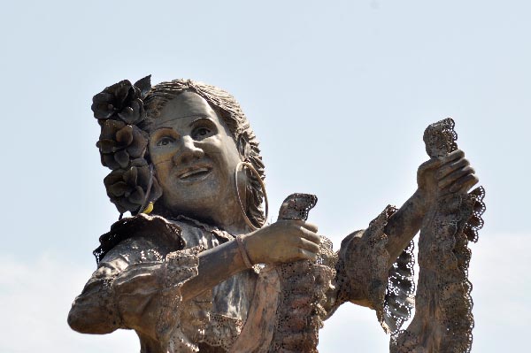 La escultura puesta en la Pilonera Mayor ha generado grandes críticas por el tamaño de su cabeza y por la manera en que está ubicada. EL PILÓN/ Joaquín Ramírez.
