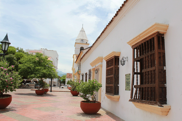 La plaza Alfonso López es lugar obligado para los visitantes.

FOTO: JOAQUIN RAMÍREZ.