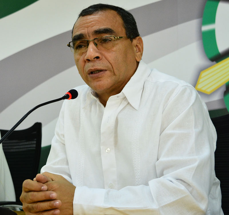 Con solo cuatro diputados, Omar Benjumea cumplió con actos protocolario de su posesión como presidente de la Asamblea Cesar para el 2018.