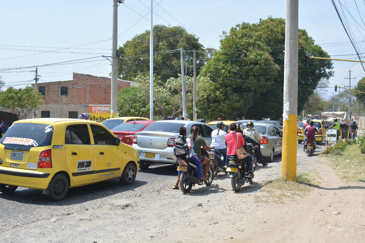 La entrada a la ciudadela Don Alberto, a la altura del Batallón La Popa, es caótica y para la misma se espera una próxima intervención.

