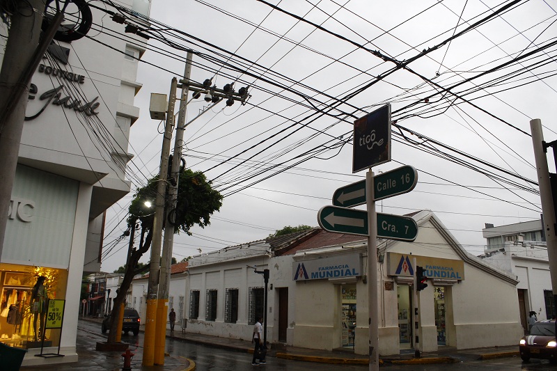 La esquina de la calle 16 con carrera séptima es una de las más caóticas en las redes del centro histórico. 

Foto: Joaquín Rampirez