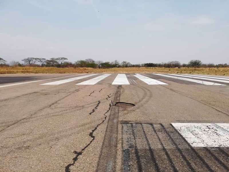 Prevén una repavimentación total de la pista del aeropuerto, para que quede como nueva y así garantizar una durabilidad durante varios años.

FOTO: JOAQUÍN RAMÍREZ