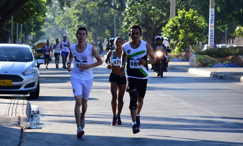 La carrera de los Santos Reyes recorrió las principales ciudades de Valledupar de sur a norte. 

FOTO/NÉSTOR DE ÁVILA. 