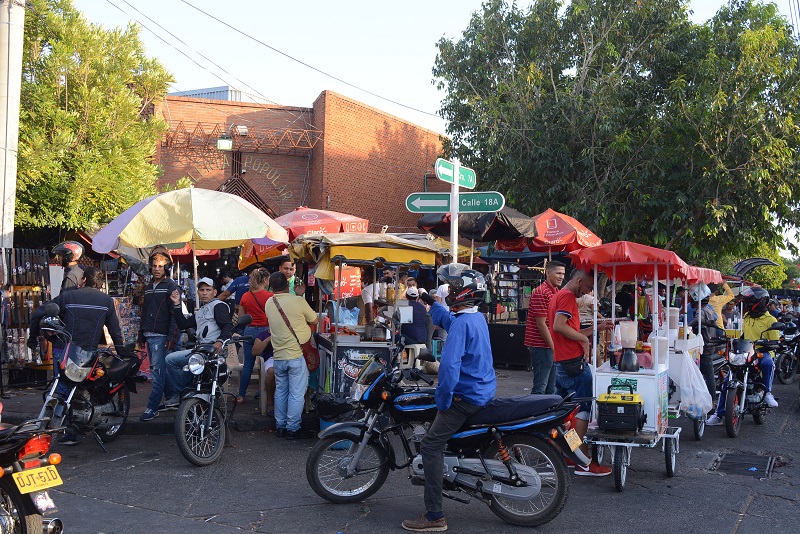 Comerciantes de La Galería denuncian afectación en ventas por la economía informal.

FOTO/SERGIO MCGREEN.