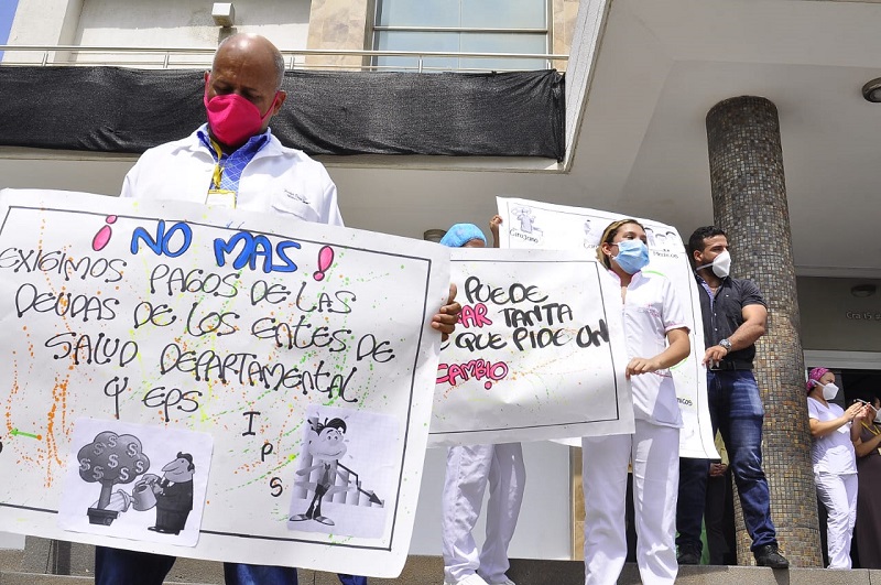 Los profesionales de la salud realizaron un plantón la mañana de este jueves para exigir mejores condiciones laborales. 

FOTO/JOAQUÍN RAMÍREZ. 