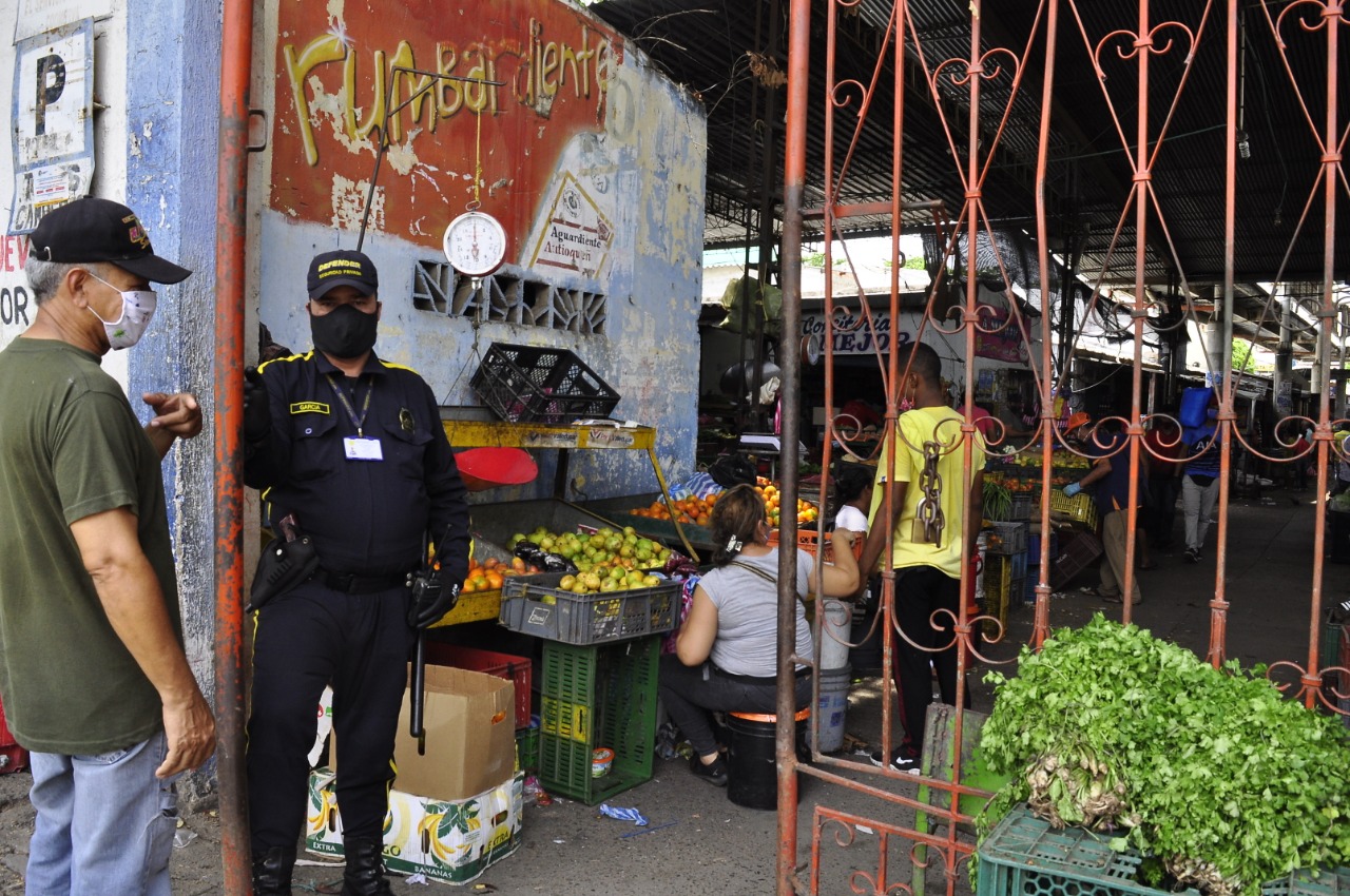 En época de pandemia el Mercado Público de Valledupar recibe un aproximado de 1.000 personas. FOTO| JOAQUÍN RAMÍREZ