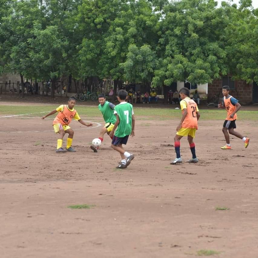 Jóvenes de diferentes municipios acudieron a la cita futbolística en el municipio de Bosconia.