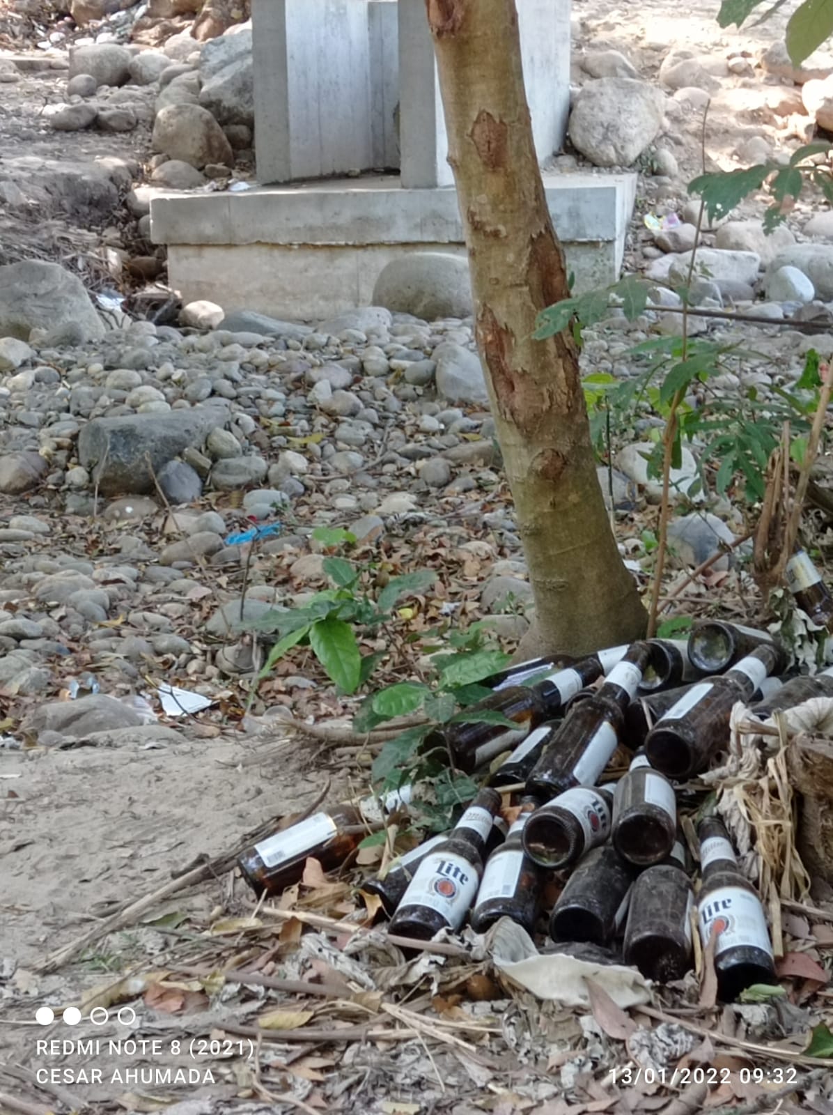 Botellas y plásticos, los contaminantes más encontrados en el balneario ‘El Rincón’. 
