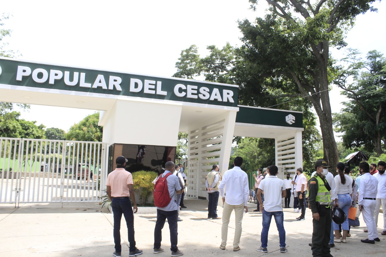 Este martes se presentó un altercado en la sede Hurtado de la Universidad Popular del Cesar.                                                        / FOTO: JOAQUÍN RAMÍREZ.
