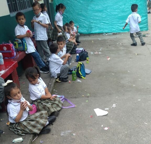 Estudiantes de primaria de la sede Primero de Abril, adscrita a la Institución Educativa Andrés Bello, en el municipio de San Alberto. FOTO: CORTESÍA. 