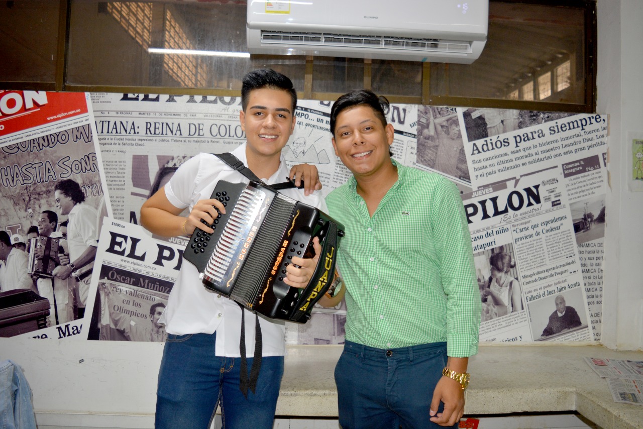 Jotica Ovalle y Juanpa Avendaño, dos jóvenes promesas de la música vallenata.
Foto: Joaquín Ramírez