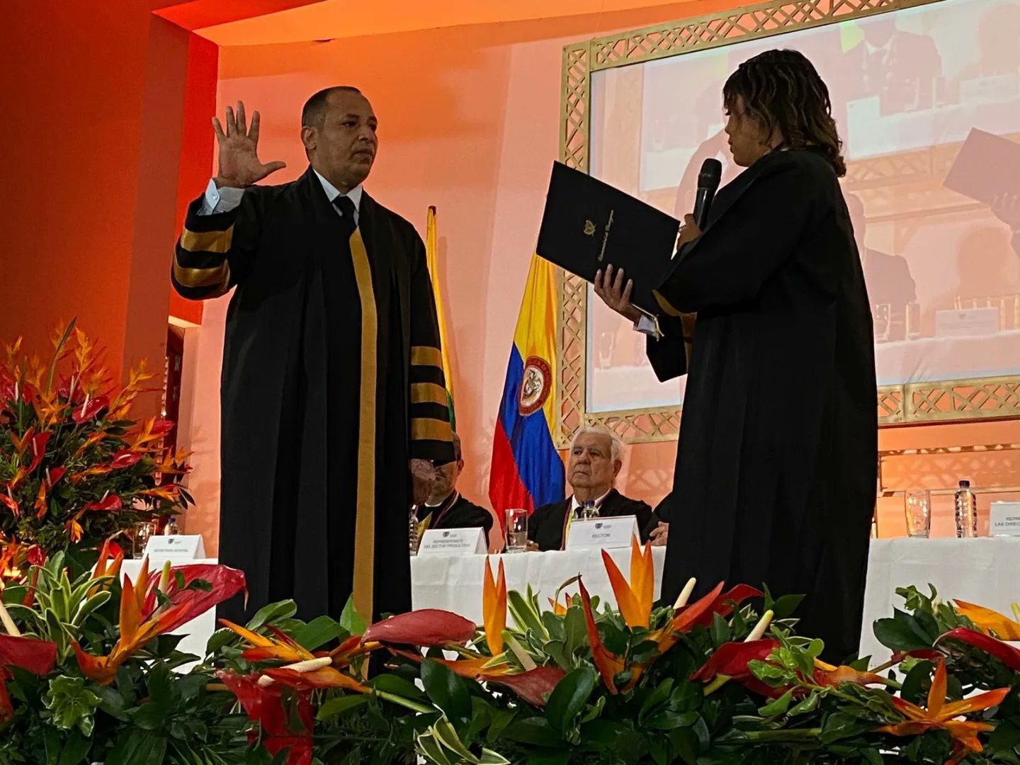 El acto de posesión para nombrar en el cargo como rector de la Universidad de Cartagena a William Malkún Castillejo, oriundo de Chiriguaná, mediante la Resolución No. 02 del 16 de mayo de 2022. FOTO: CORTESÍA.
