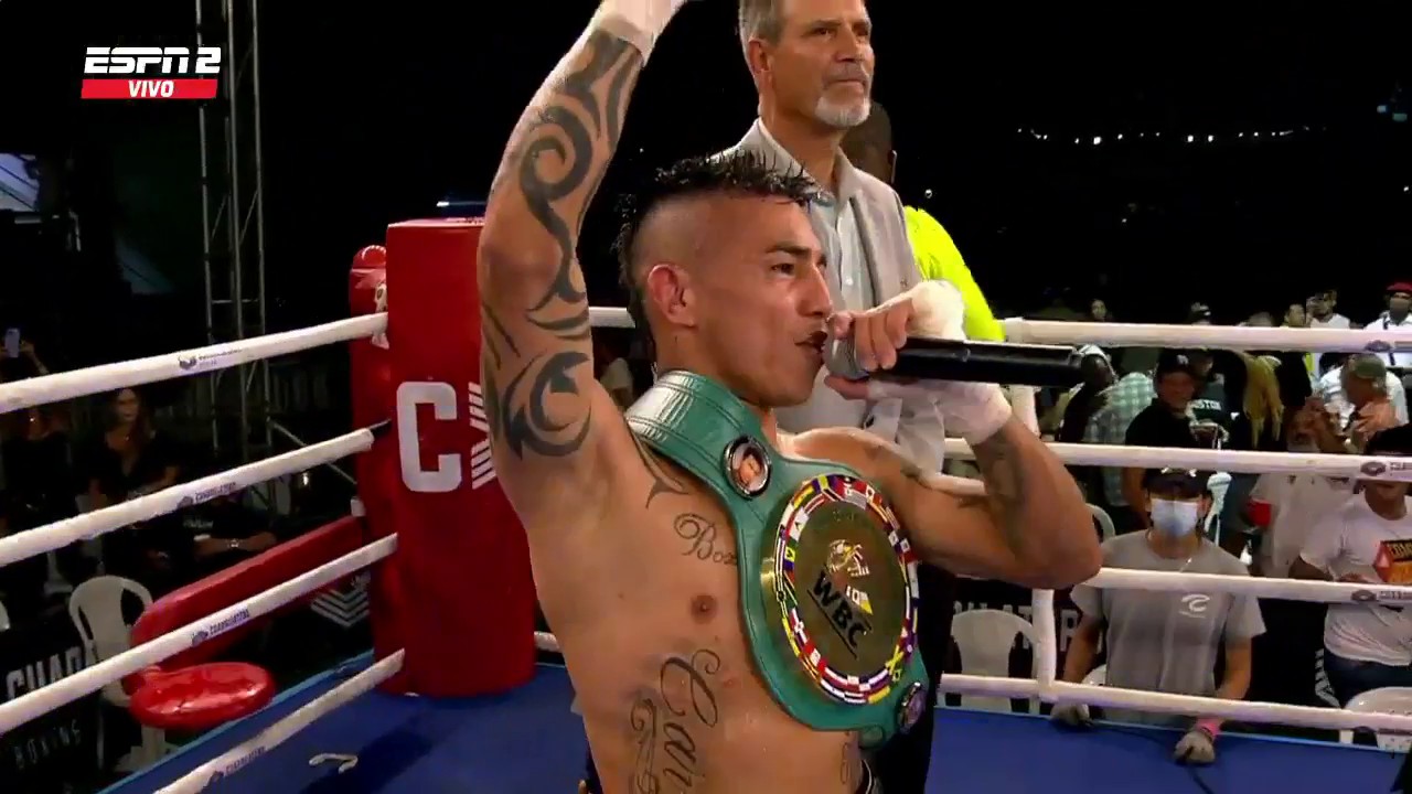 EL BOXEADOR CESARENSE Pablo ‘Trencito’ Carrillo ganó la noche de este viernes el título continental de las Américas de la WBC./ FOTO: ESPN.
