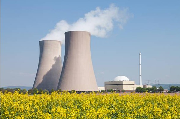 Economías del mundo, decisiones sobre el uso de la energía nuclear.
