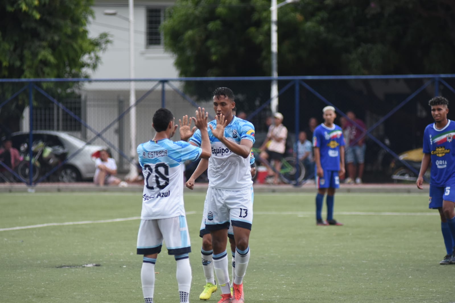 En la cancha de Las Flores, el Equipo Azul ganó la serie ante Academia Italiana de Barranquilla./FOTO: CORTESÍA EQUIPO AZUL.