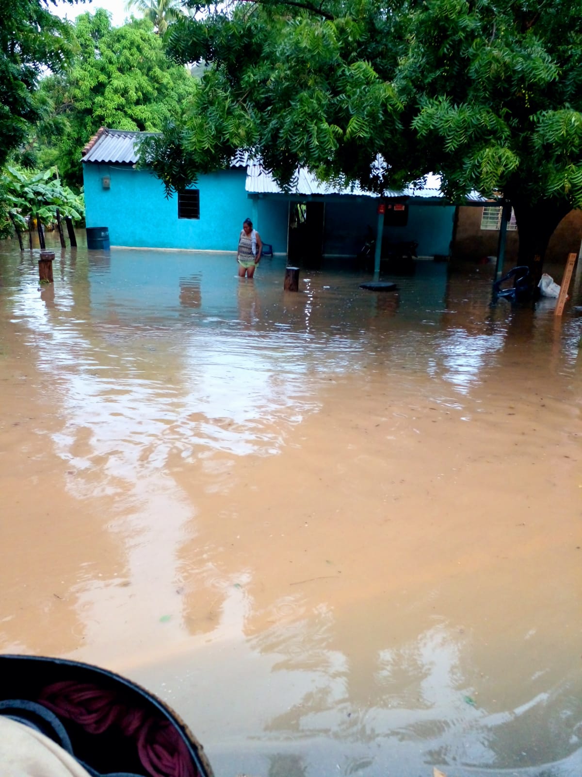 Las fuertes lluvias generaron inundación de viviendas del corregimiento Las Raíces, jurisdicción de Valledupar.  FOTO: CORTESÍA. 
