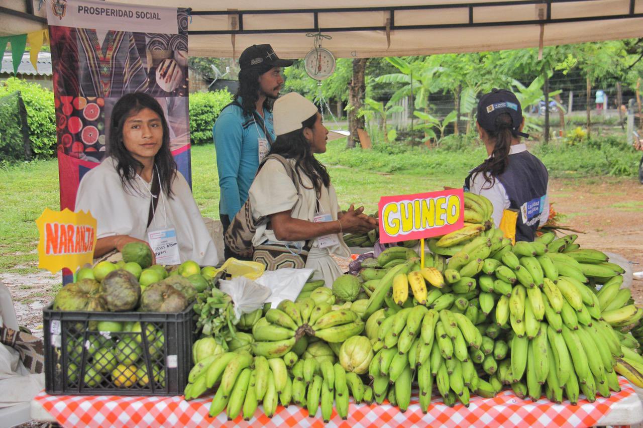 El mercado se desarrolló este domingo desde las 6:00 de la mañana con variedad de productos de la región.   / FOTO: CORTESÍA. 
