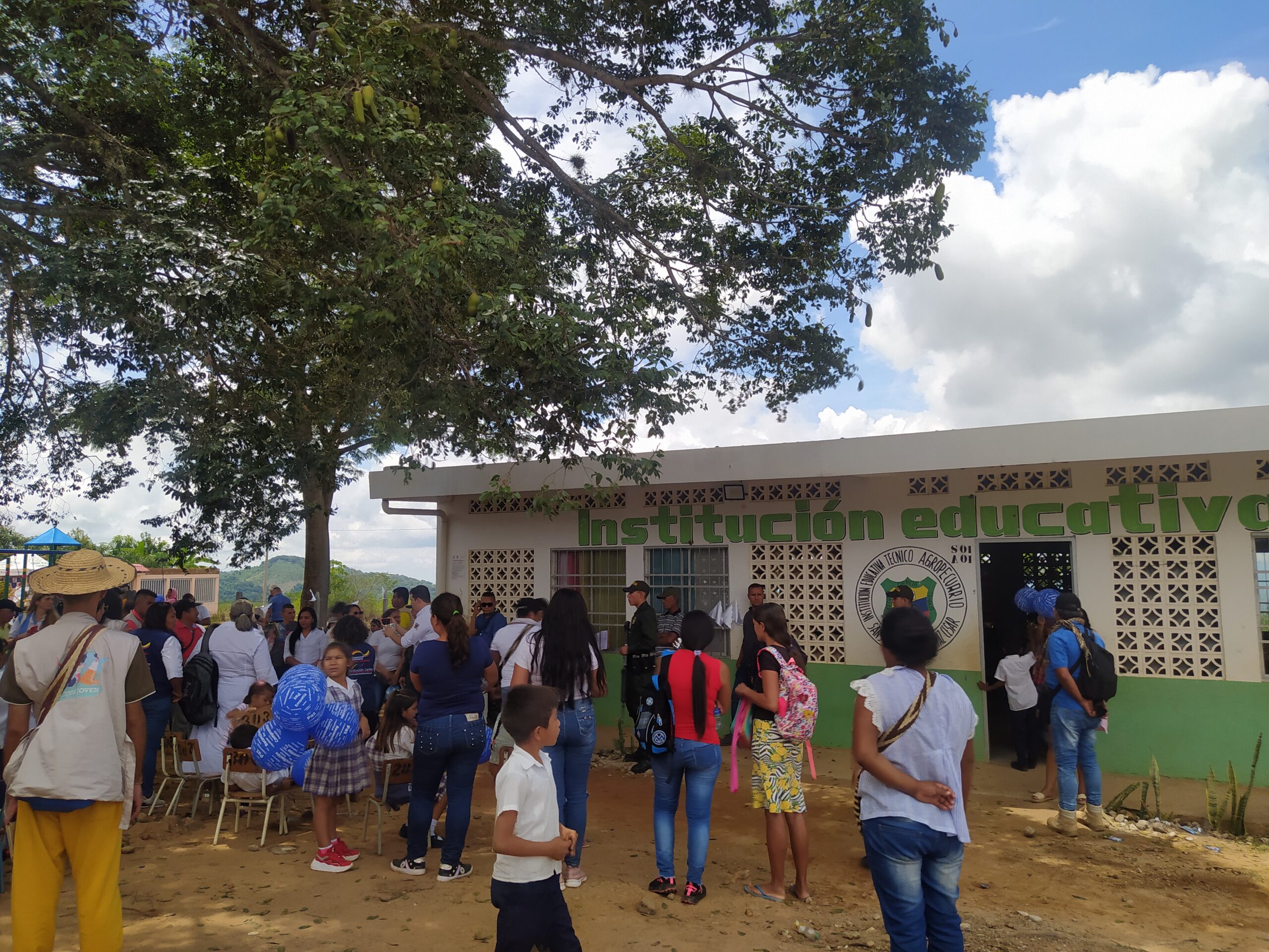 La institución educativa de primaria solo tiene 3 salones y un parque. Tres profesoras atienden a alrededor de 100 escolares.     /FOTO: EL PILÓN. 
