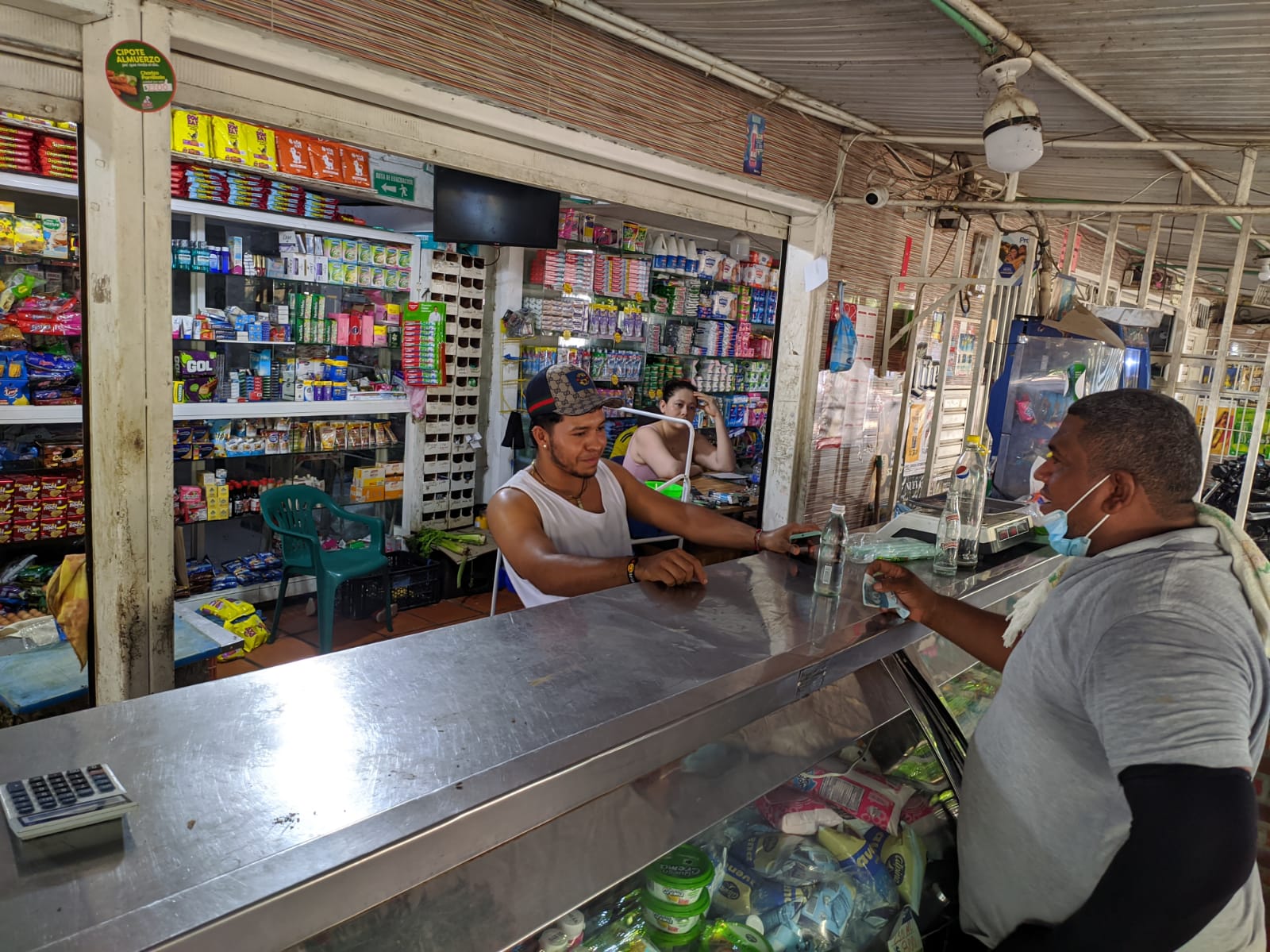 La tributaria afectaría a las tiendas de barrios del país.  FOTO: JOAQUÍN RAMÍREZ.  