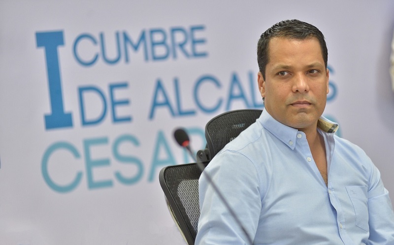 Luis Alberto Monsalvo está privado de la libertad en su lugar de residencia. 
