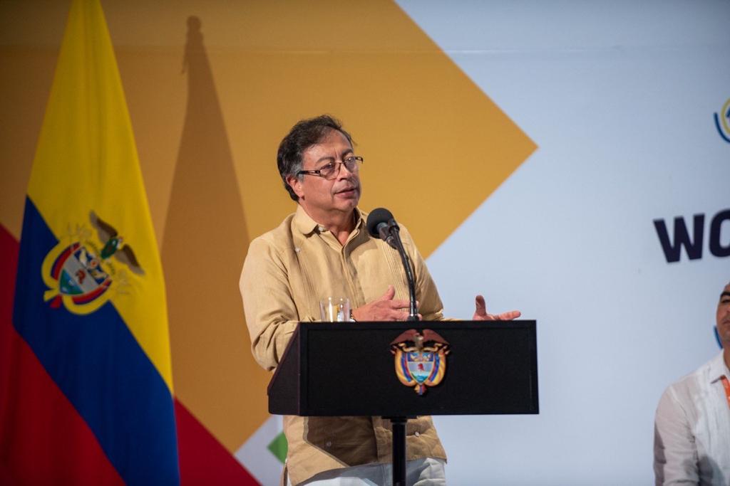 Gustavo Petro, presidente de Colombia, en la instalación del  Encuentro Nacional de Alcaldes y Alcaldesas en Cartagena, capital de Bolívar. 
    FOTO: CORTESÍA. 
