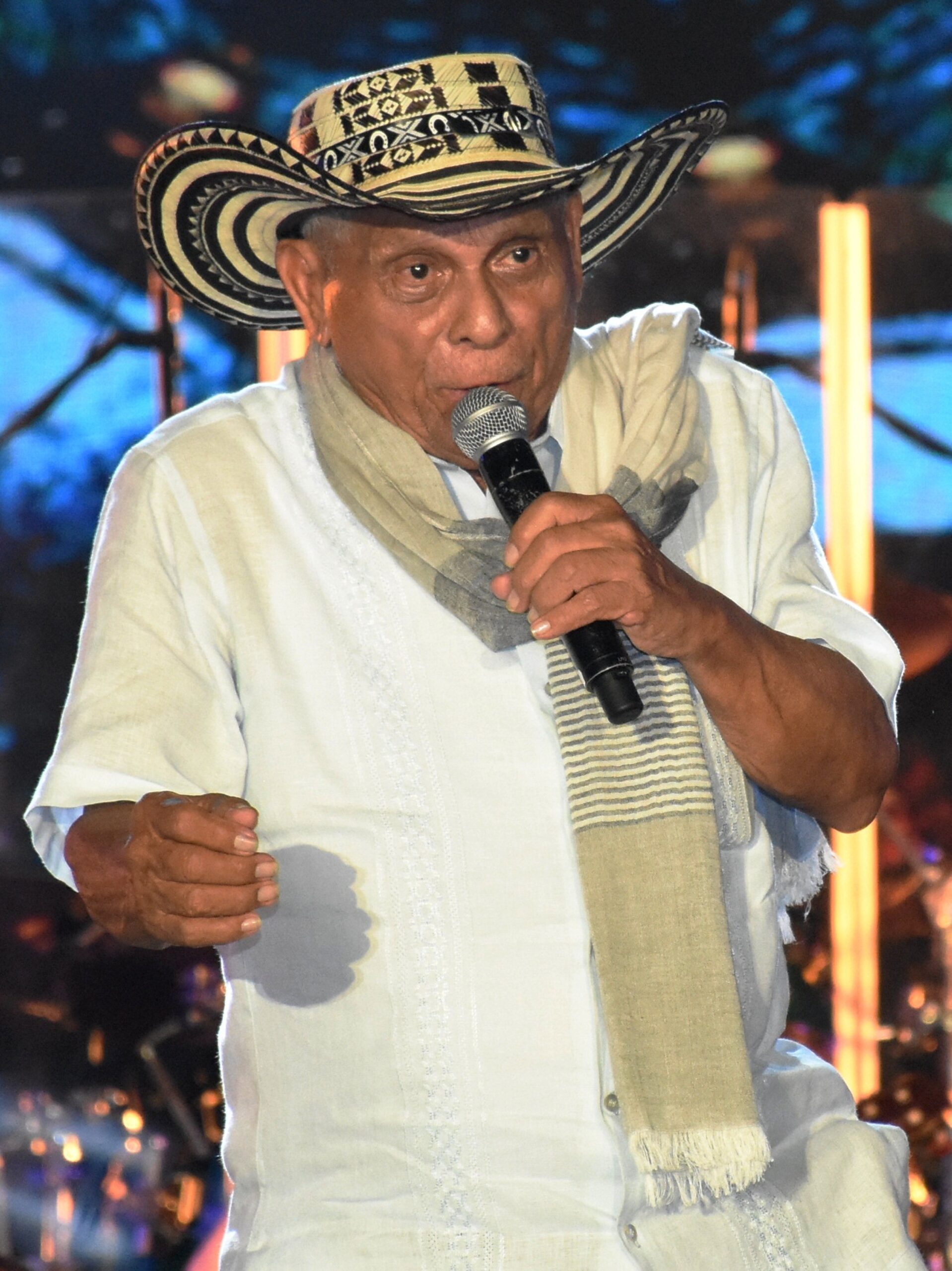 El juglar Adolfo Pacheco cada vez que cantaba presentaba sus canciones untadas de experiencias vividas. 