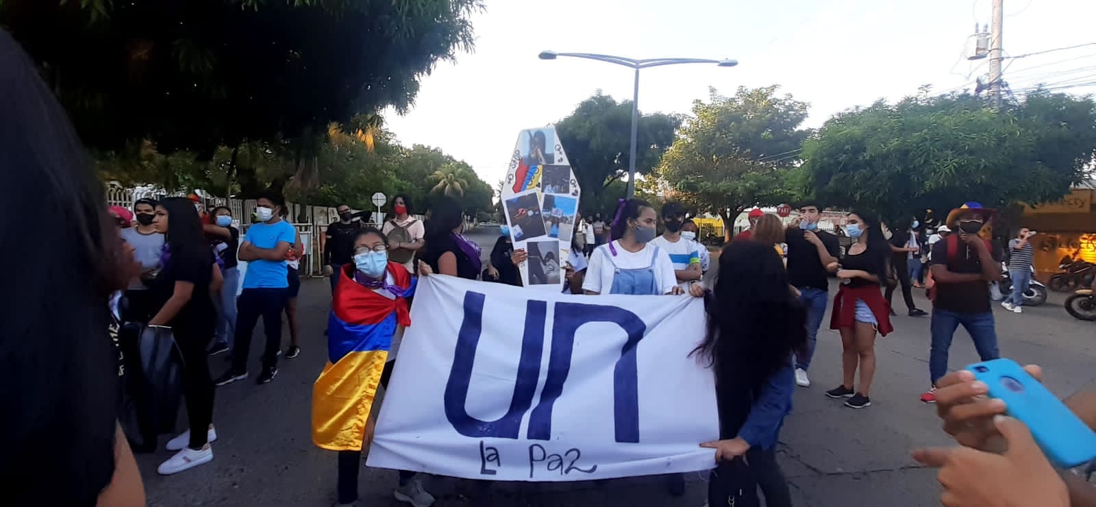 Estudiantes de la Universidad Nacional en manifestación por las calles de Valledupar FOTO: CORTESÍA 