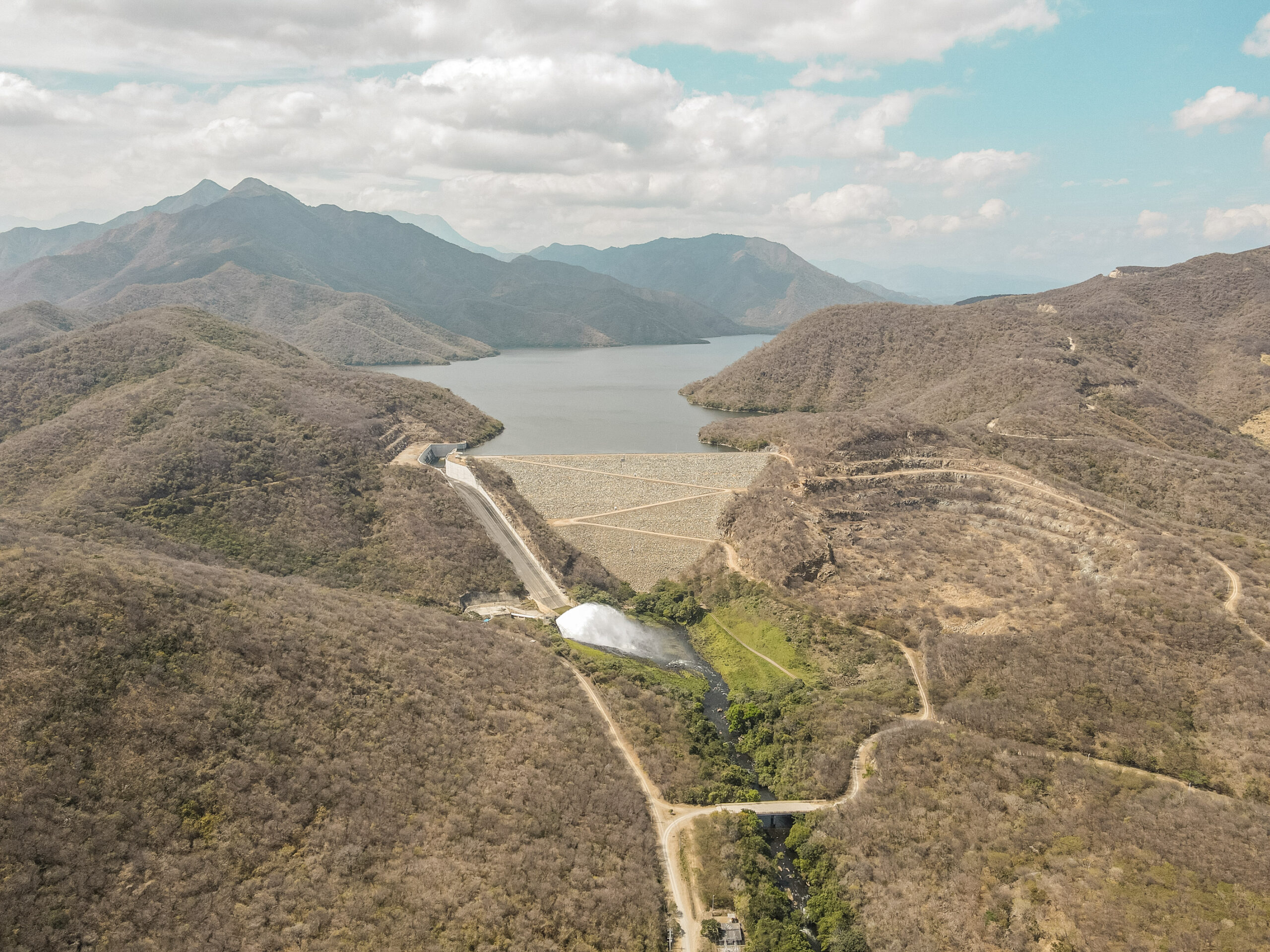 La represa está ubicada en jurisdicción de San Juan del Cesar, La Guajira. El embalse tiene alrededor de 7 kilómetros de longitud. / FOTO: DAVID ELEJALDE. 