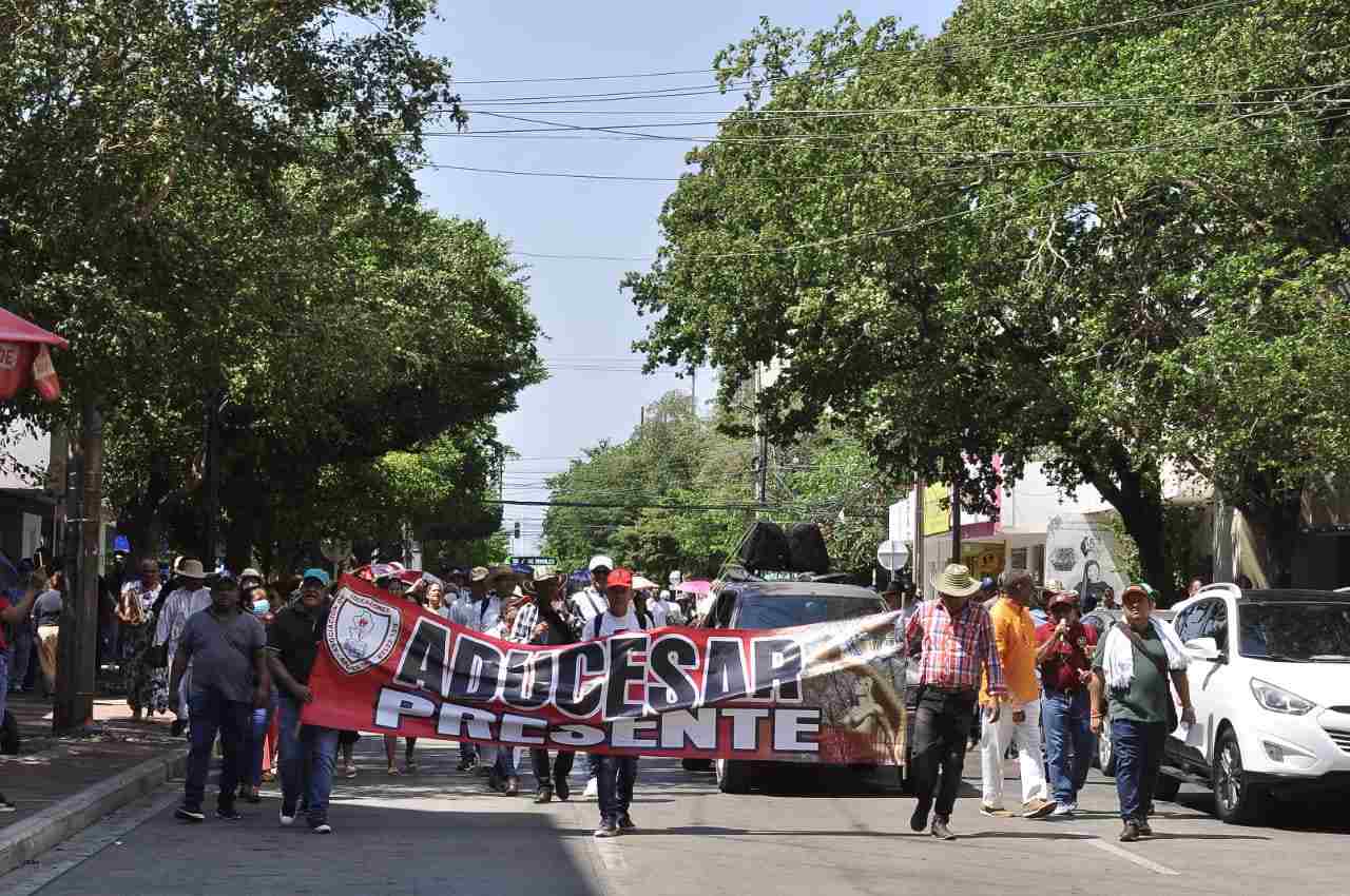 La manifestación salió desde el barrio Dangond y recorrió la calle 16.  / JOAQUÍN RAMÍREZ.