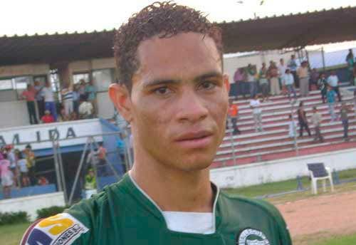 Plata debutó en el profesionalismo con Valledupar FC en 2011.