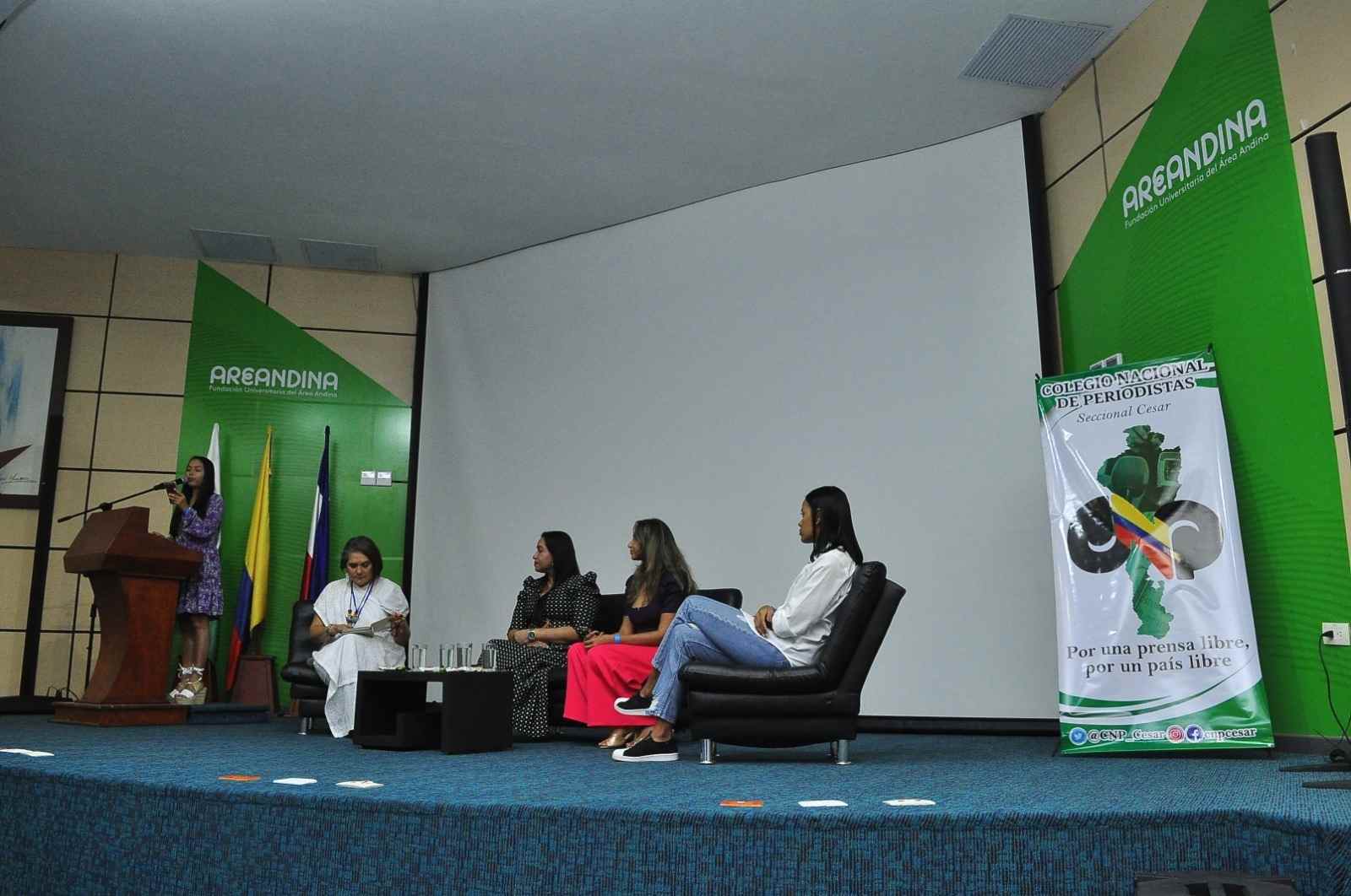 En el conversatorio se abordaron varios temas exitosos de las mujeres y también la lucha por lograr más participación en la sociedad. / JOAQUÍN RAMÍREZ.