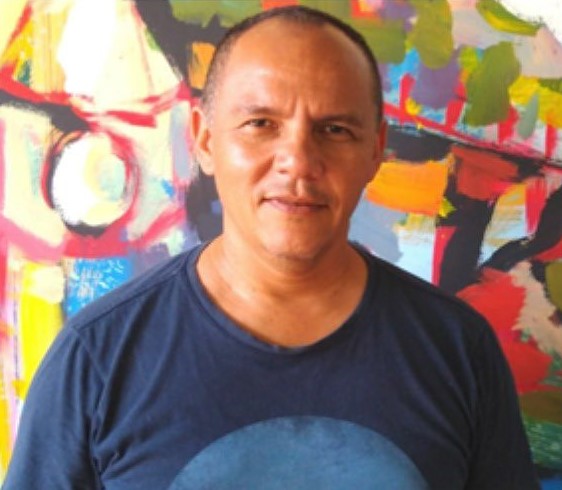 José Luis Molina Torres, Maestro en artes plásticas de la Universidad del Atlántico y gestor cultural con la Fundación Casa Arte, lidera la exposición.