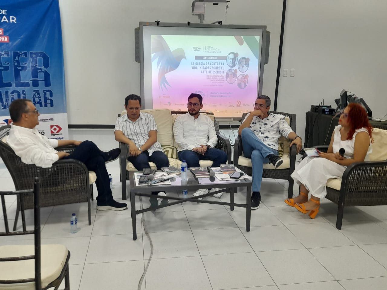 Los cuatro escritores se reunieron en el conversatorio realizado en el auditorio Leandro Díaz de la Cámara de Comercio en el marco de la primera Feria del Libro de Valledupar. /Cortesía. 
