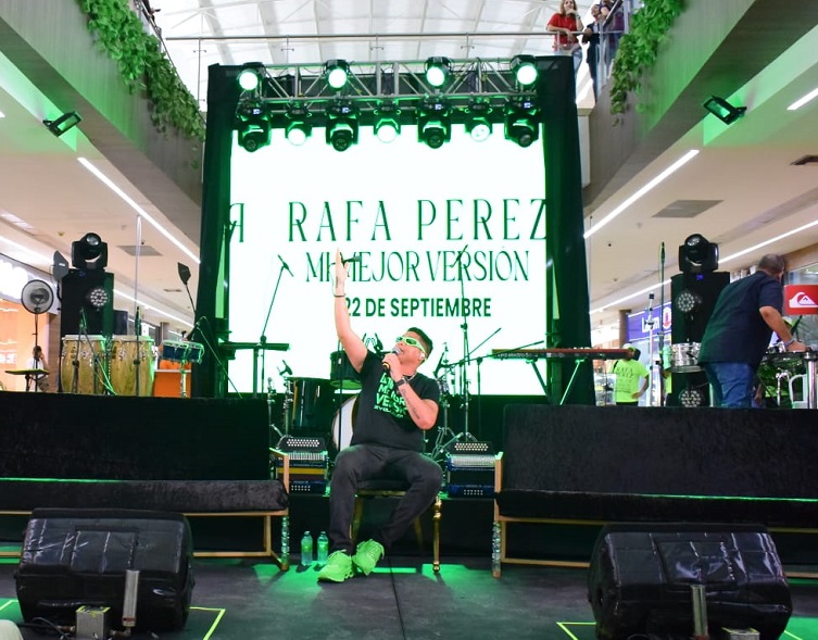 Rafa Pérez durante la rueda de prensa en Valledupar donde contó detalles del lanzamiento de ‘Mi mejor versión’.   

FOTO: JOAQUÍN RAMÍREZ. 