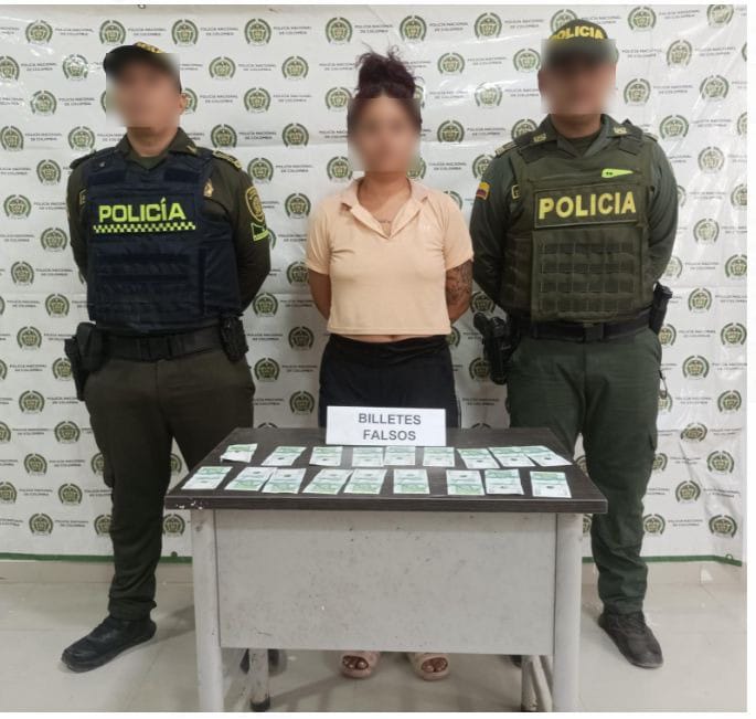 Mayleen Avellaneda deberá responder por el delito de tráfico de moneda falsificada. Foto: Policía Nacional