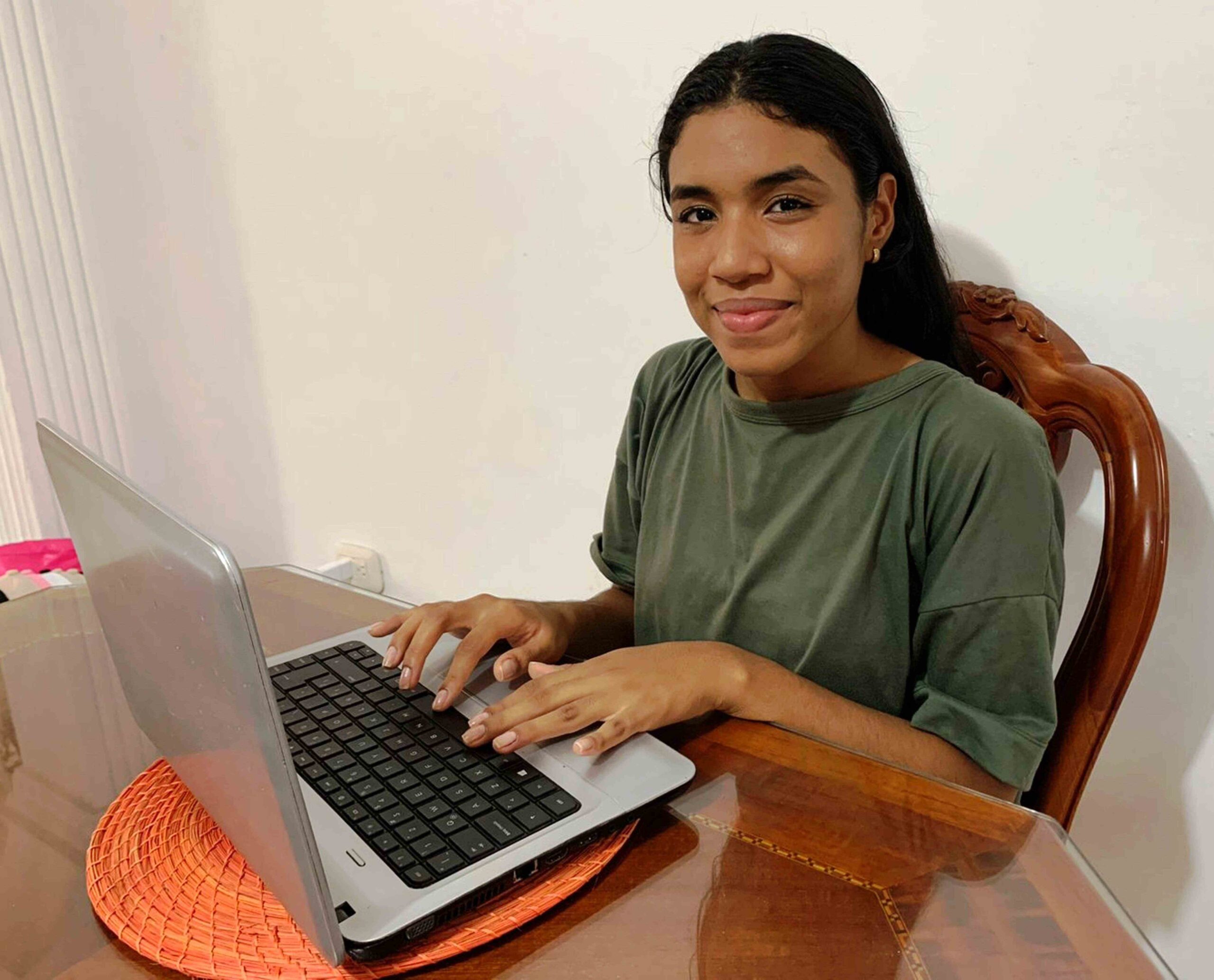 Meris García Ballesteros, estudiante ganadora del concurso de crónica corta.