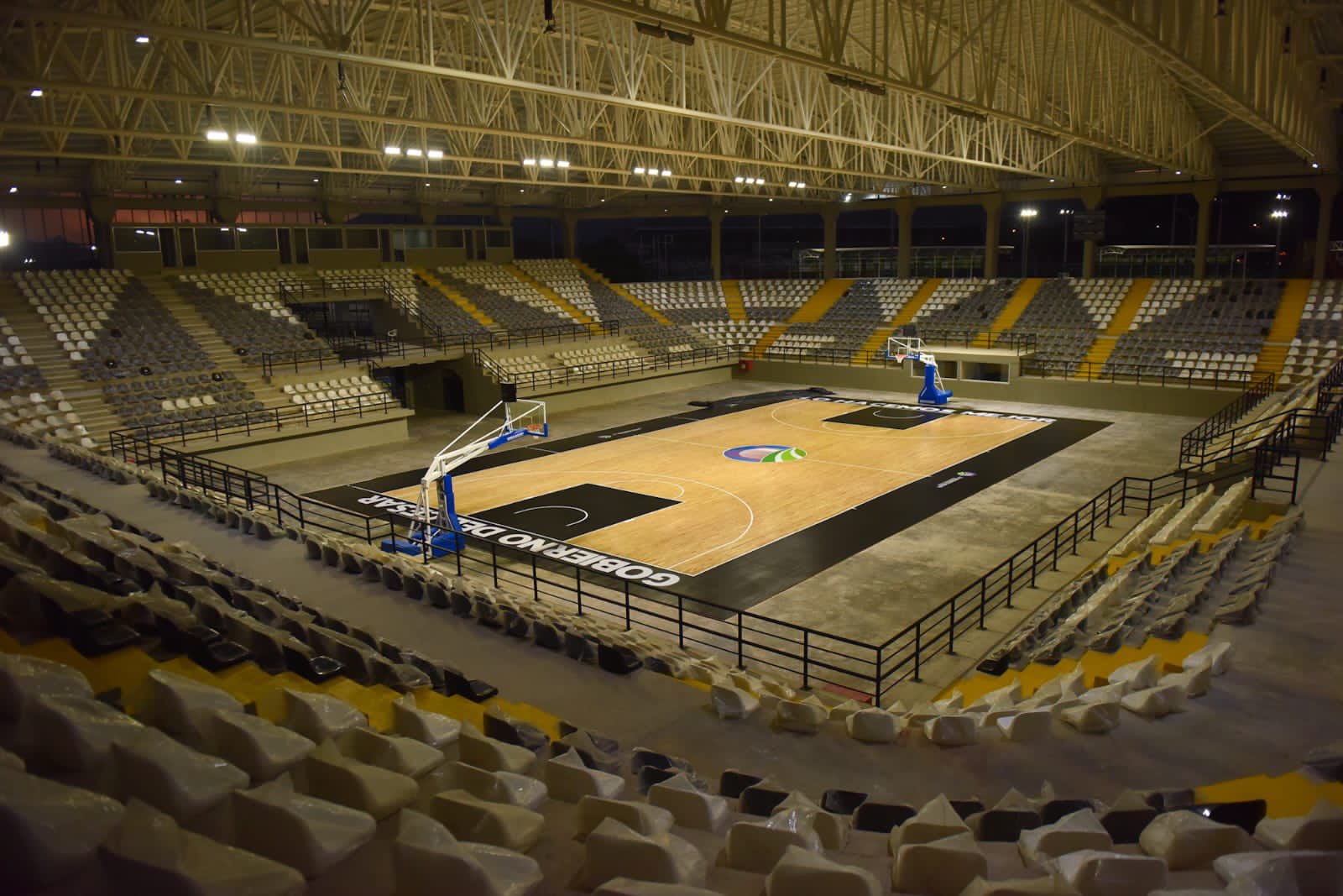 El coliseo de baloncesto que hace parte del Complejo de Alto Rendimiento Deportivo La Gota Fría está listo para recibir a las futuras estrellas del básquet sudamericano. Foto: Organización. 
