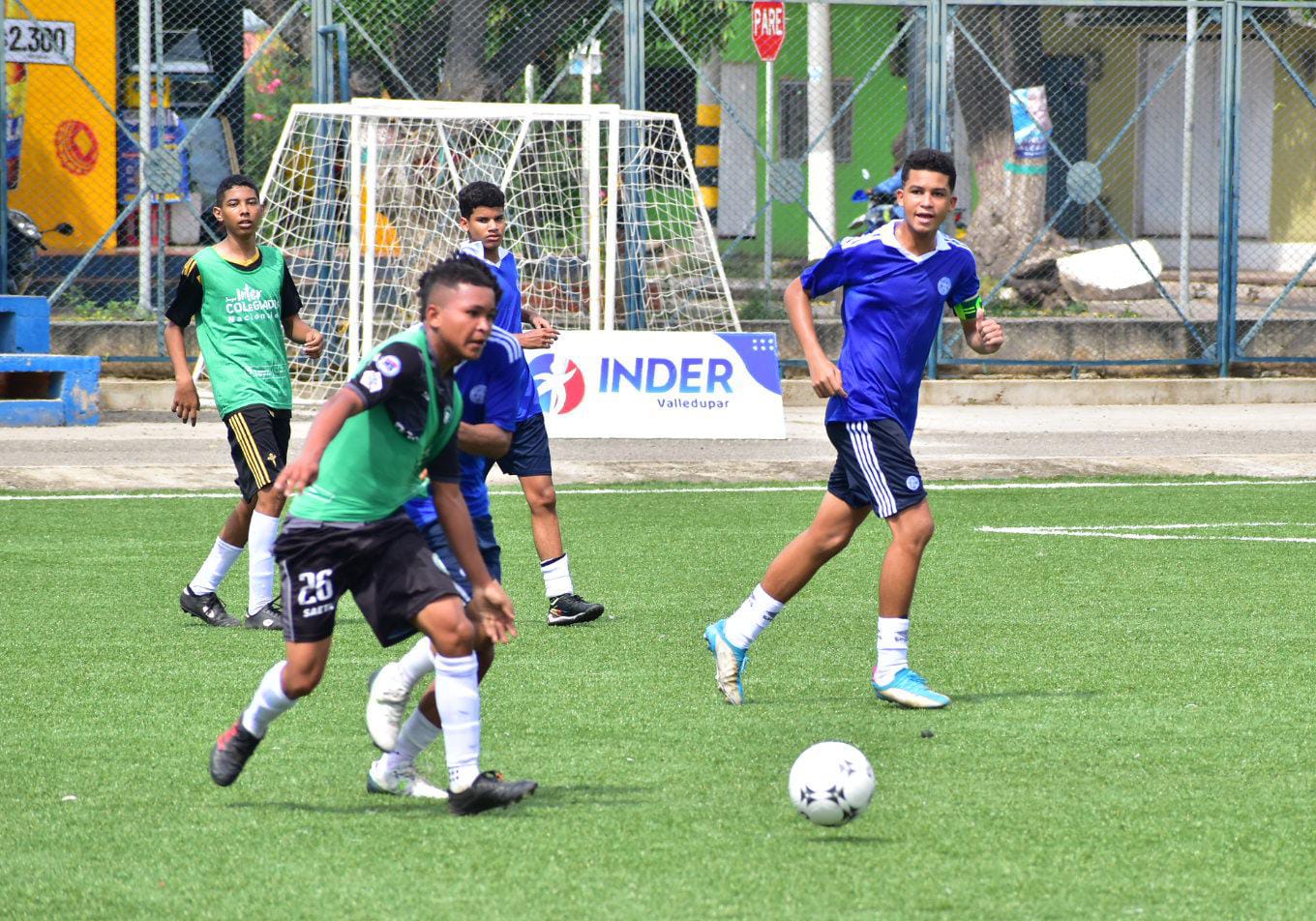 El fútbol es una de las disciplinas que entró en acción en la fase municipal de los Juegos Intercolegiados 2023 en Valledupar. Foto Suministrada..
