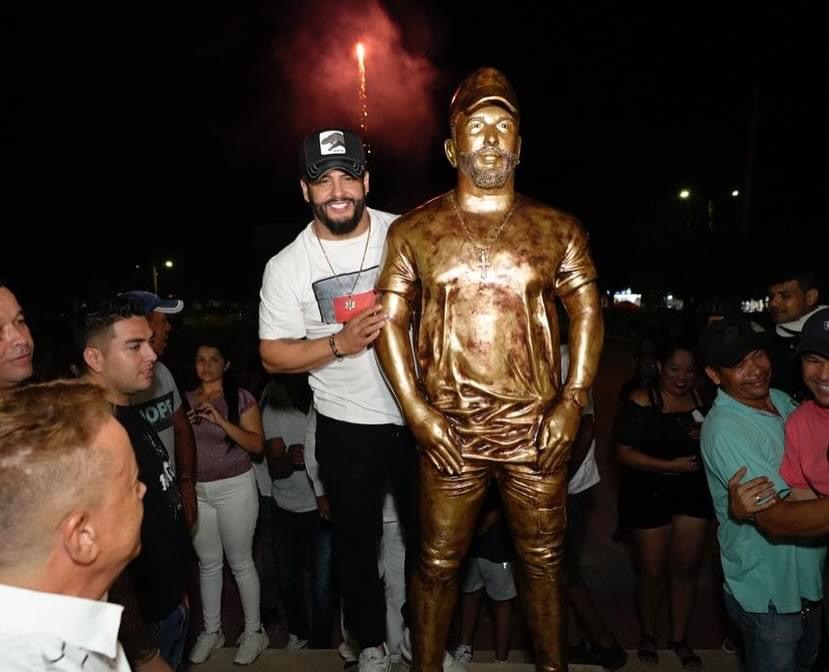 They look alike?  Nelson Velásquez already has a sculpture of him in San Juan del Cesar